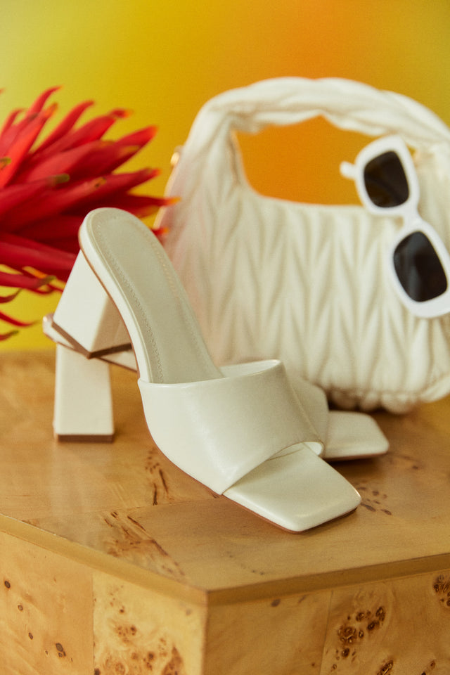 Load image into Gallery viewer, Valentine Block Heel Mules - White
