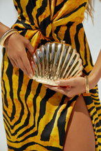 Load image into Gallery viewer, Villa Del Mar Shell Clutch - Gold
