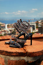 Load image into Gallery viewer, Violetta - Black
