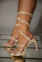 Load image into Gallery viewer, Women Wearing Nude Heels
