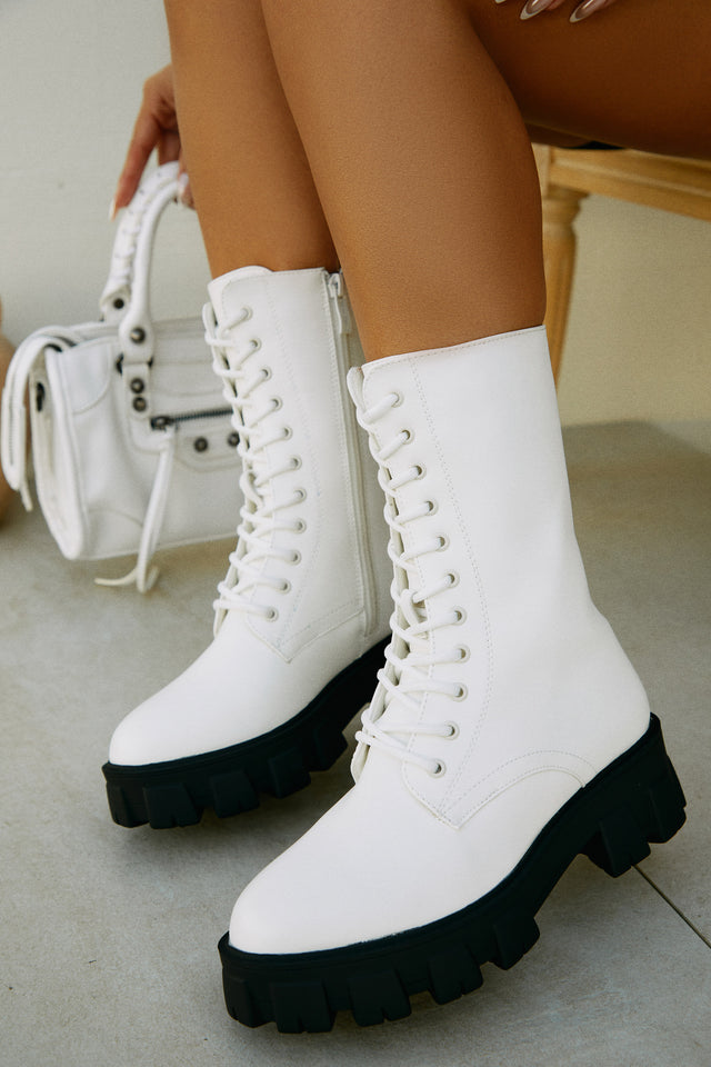 Load image into Gallery viewer, Women Wearing White Boots

