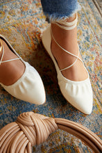 Load image into Gallery viewer, Ballet White Flats
