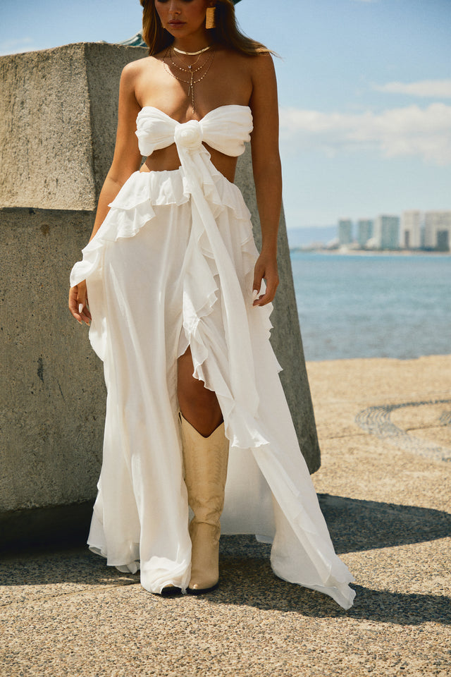 Load image into Gallery viewer, Model Wearing Ruffle Maxi Dress

