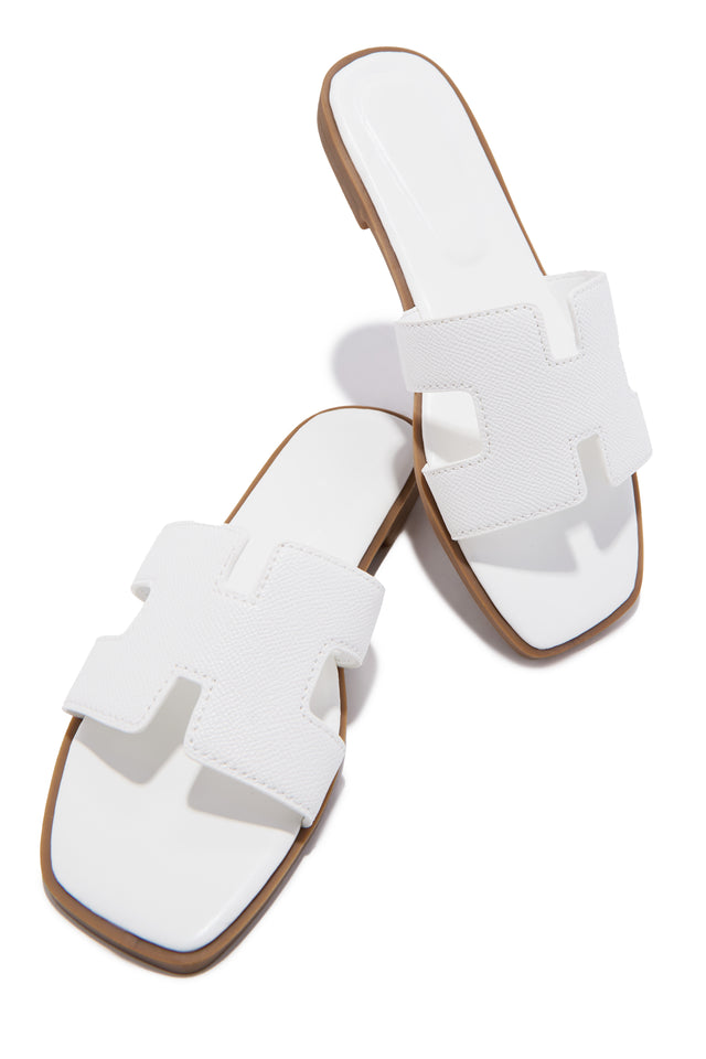 Load image into Gallery viewer, Elara Slip On Sandals - White
