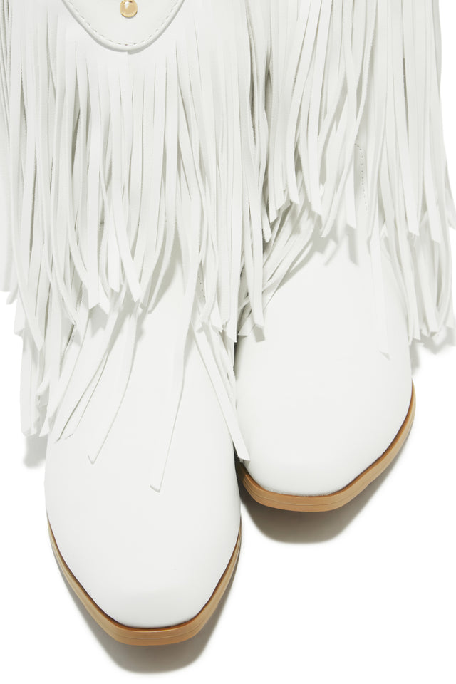 Load image into Gallery viewer, Bayley Fringe Cowgirl Boots - White
