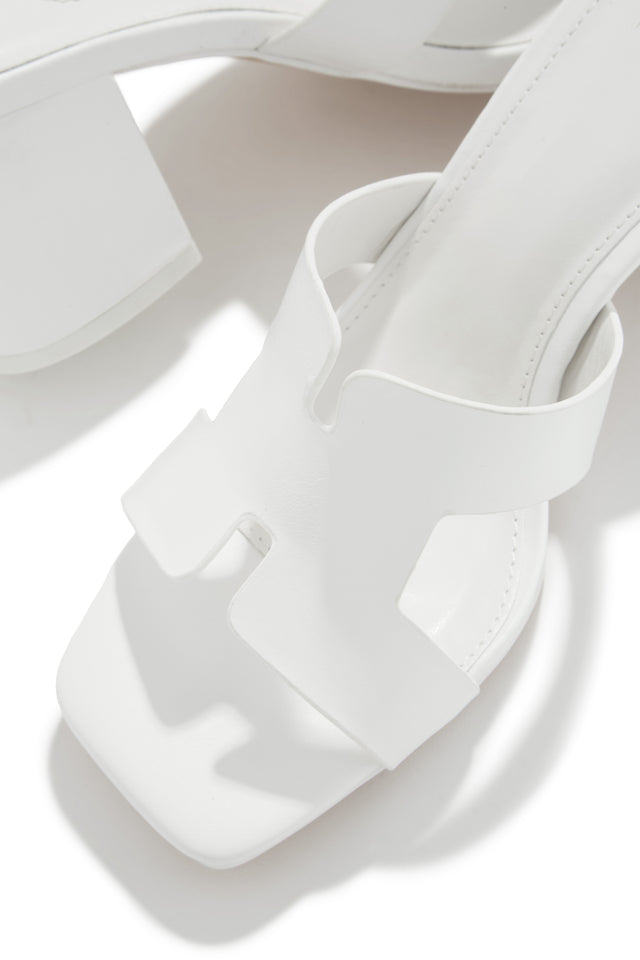 Load image into Gallery viewer, White Chunky Open Toe Slip On Heels
