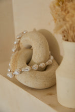 Load image into Gallery viewer, Alessya Chunky Pearl Beaded Necklace - White

