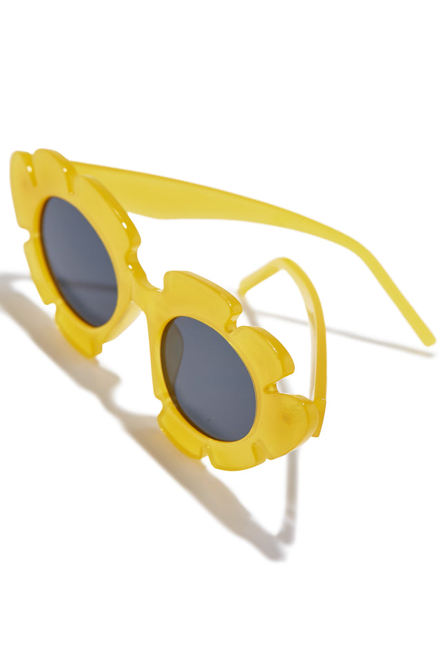 Load image into Gallery viewer, Weekend Flirt - Yellow

