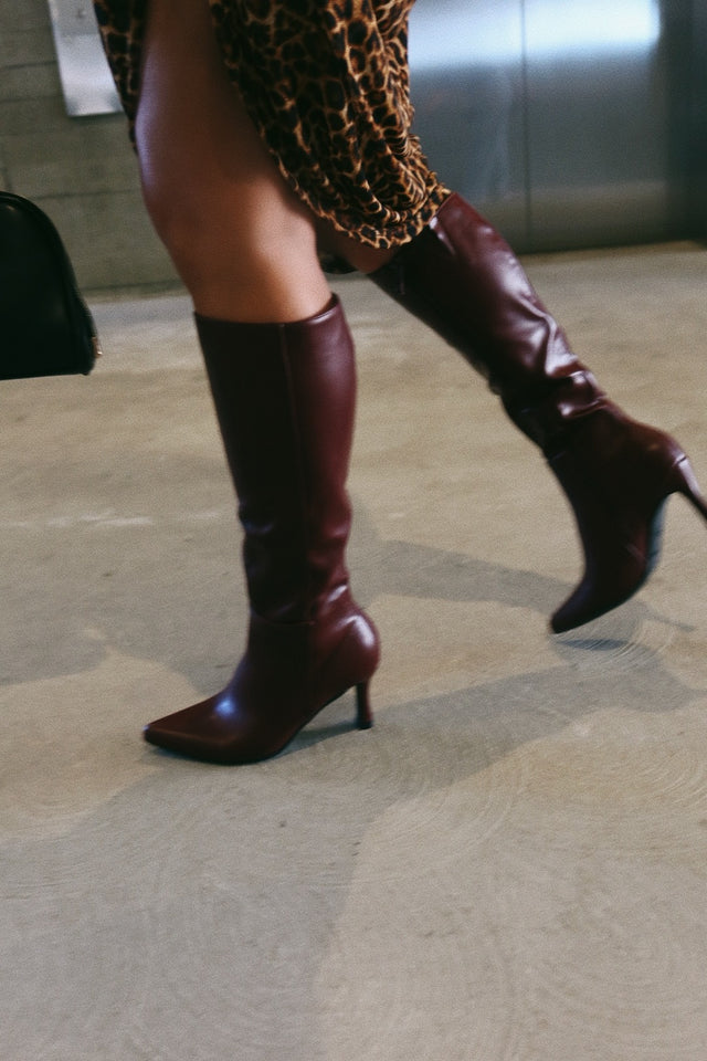 Load image into Gallery viewer, Zama Knee High Heel Boots - Wine
