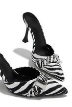 Load image into Gallery viewer, White and Black Pointed Toe Heels
