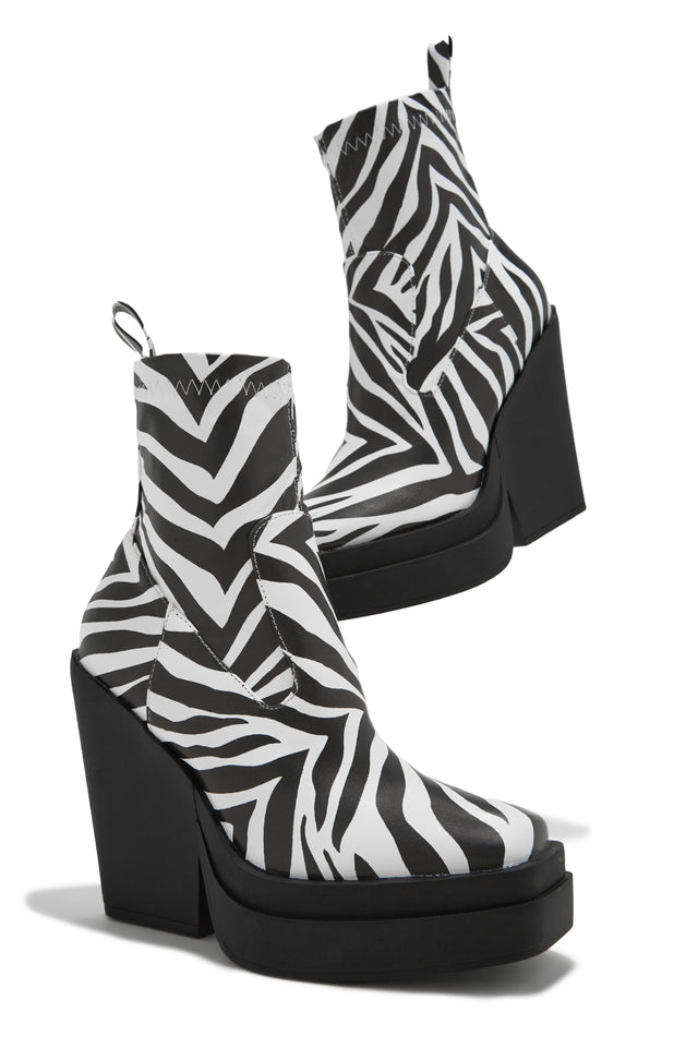 Load image into Gallery viewer, Aleksandra - Zebra
