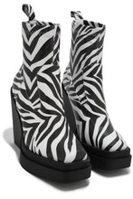 Load image into Gallery viewer, Aleksandra - Zebra
