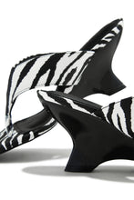 Load image into Gallery viewer, Zebra Print Slip On Heels
