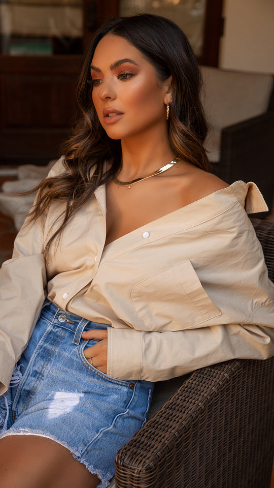 Load image into Gallery viewer, Being Chic Long Sleeve Button Up Top - Nude
