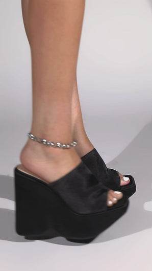Video Of Wedges In Multiple Colors