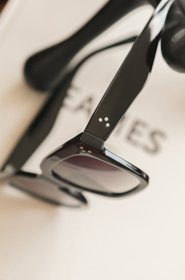 Load image into Gallery viewer, black summer sunglasses
