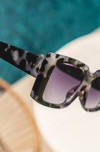Load image into Gallery viewer, tortoise rectangular sunglasses 

