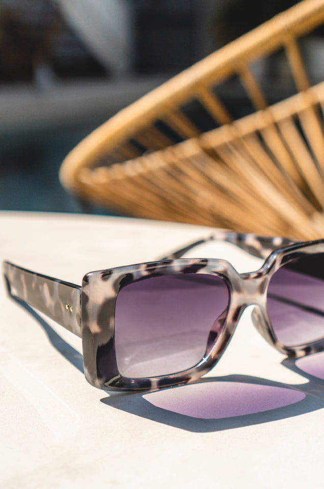 Load image into Gallery viewer, purple tone lens summer sunglasses 
