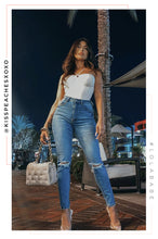 Load image into Gallery viewer, Women Standing with Nude Tweed Bag
