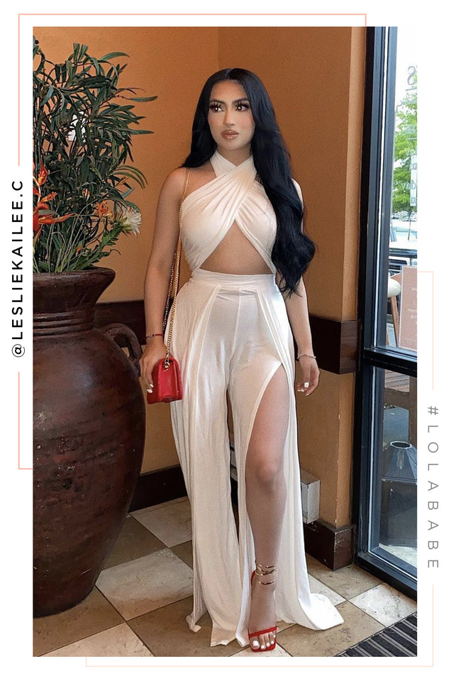 Load image into Gallery viewer, Women Standing Wearing Red Heels
