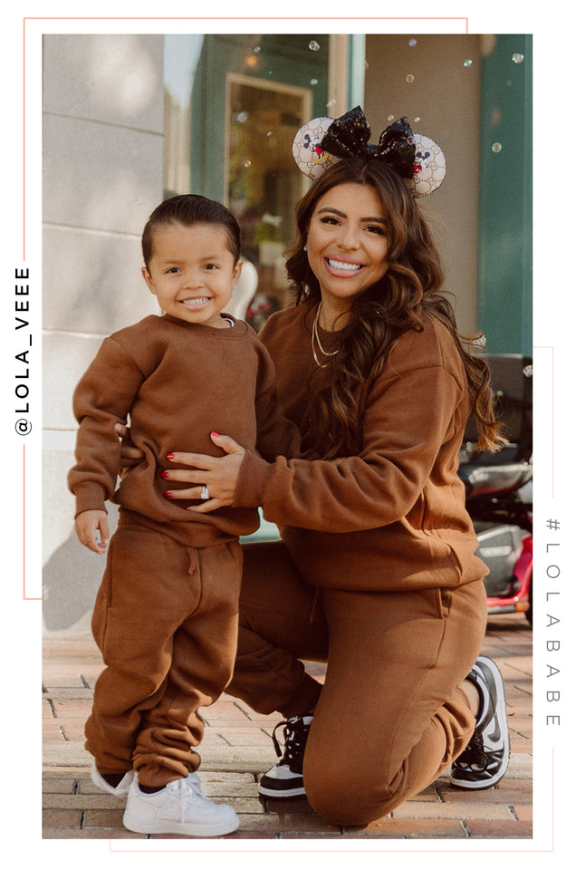 Load image into Gallery viewer, Cozy Feels - Brown

