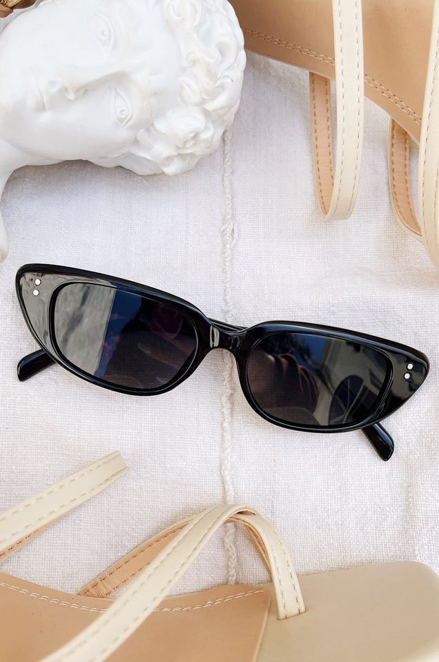 Load image into Gallery viewer, Chill Views Cat Eye Sunglasses - Black
