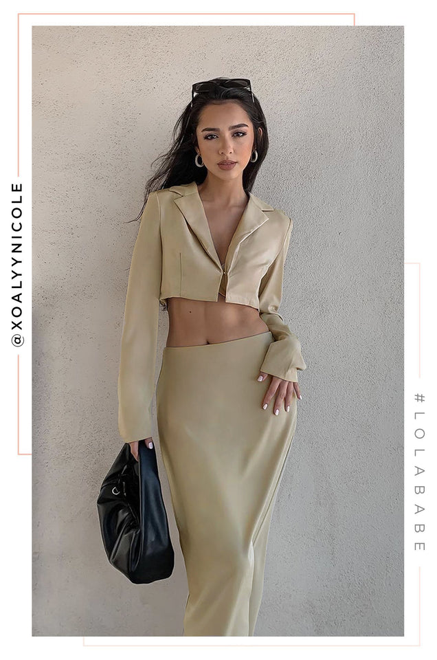 Load image into Gallery viewer, Nude Crop Long Sleeve Blazer
