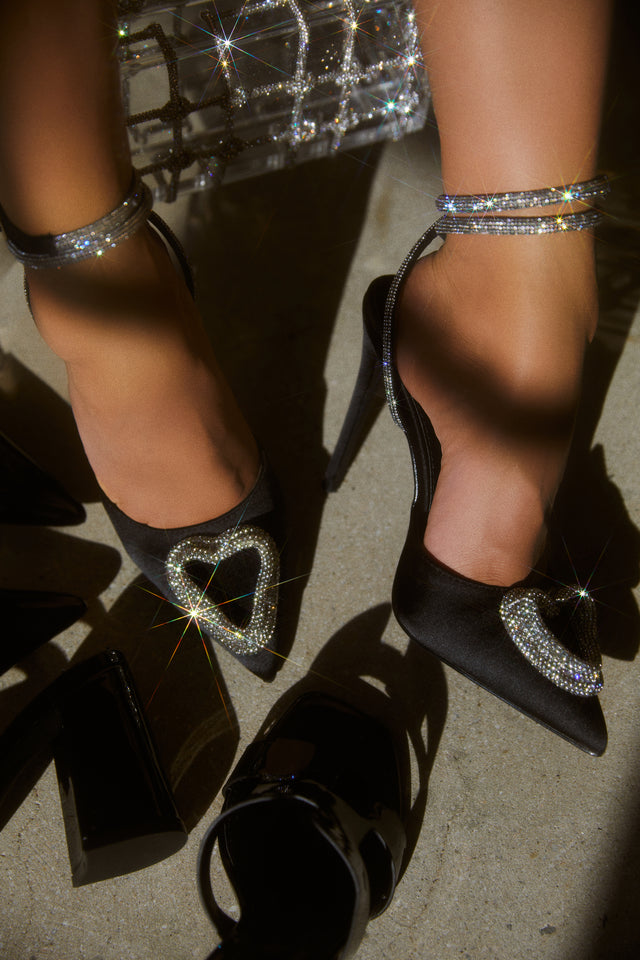 Load image into Gallery viewer, Black Embellished Heart Pumps
