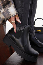 Load image into Gallery viewer, Model Wearing Black Platfrom Boot 

