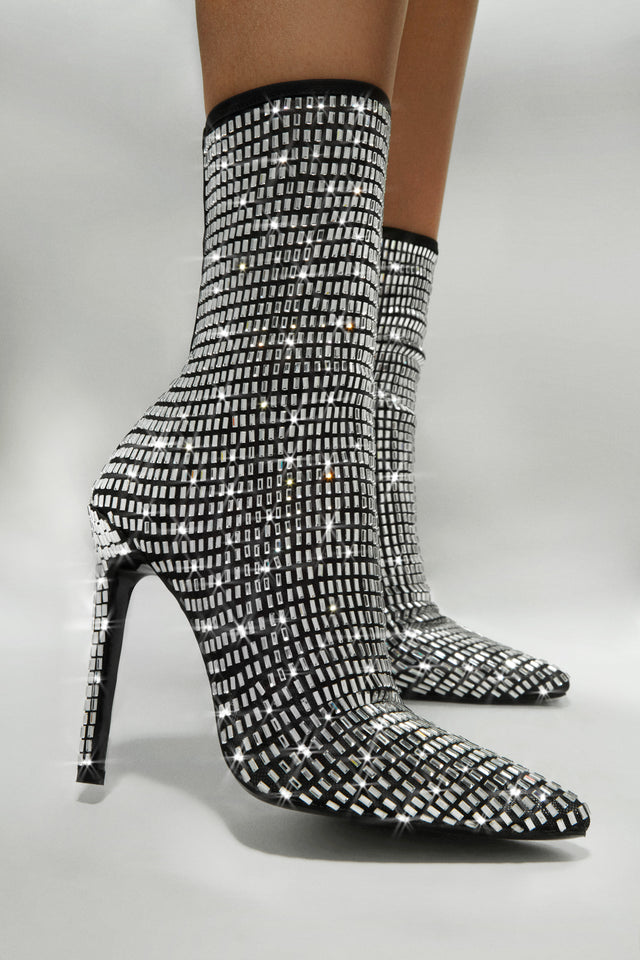 Load image into Gallery viewer, Black Booties Worn By Femeale
