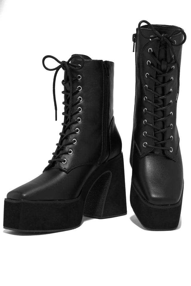 Load image into Gallery viewer, Black Boot With Platform Heel 
