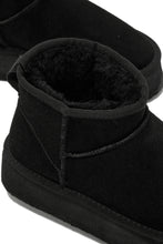 Load image into Gallery viewer, Black Warm Platform Booties
