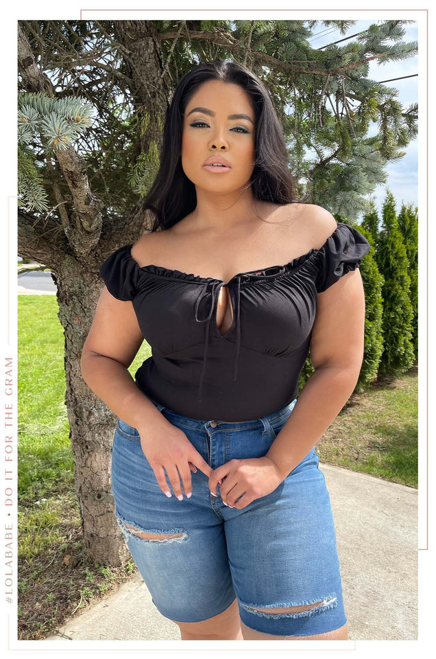 Load image into Gallery viewer, Women Standing with Plus Size Black Top
