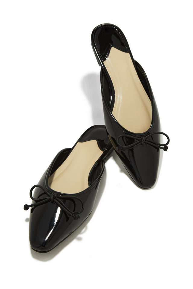 Load image into Gallery viewer, Black Pointed Toe Flats
