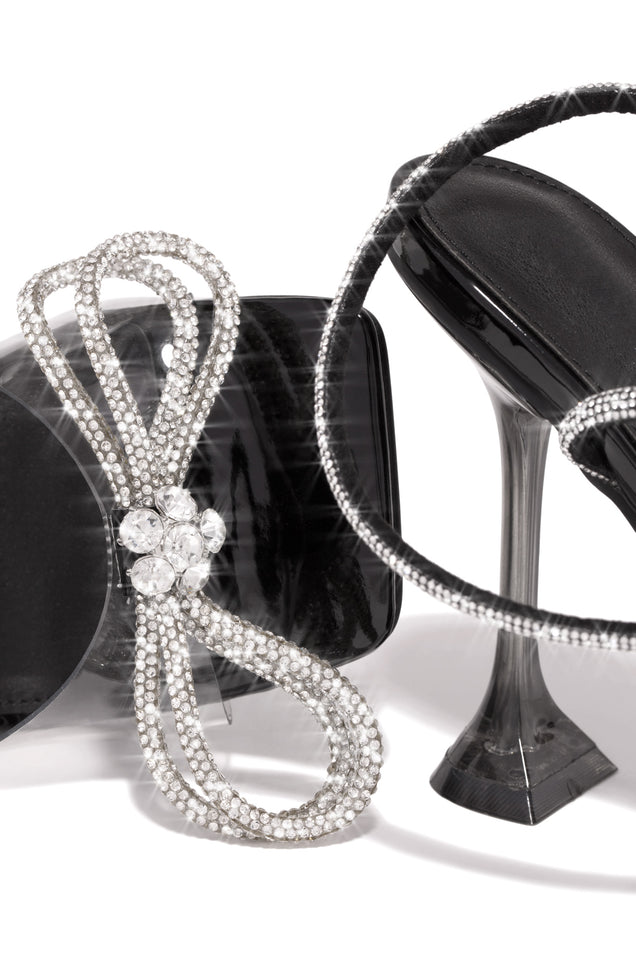Load image into Gallery viewer, Black Heel With Embellished Bow
