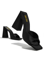 Load image into Gallery viewer, black single sole shoe with open toe detail
