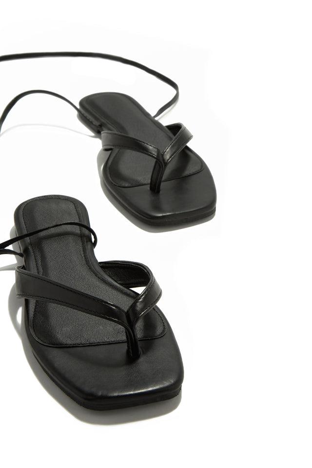 Load image into Gallery viewer, Black Thong Sandals
