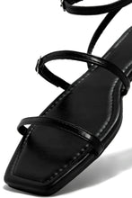 Load image into Gallery viewer, Bali Beach Flat Sandals - Black
