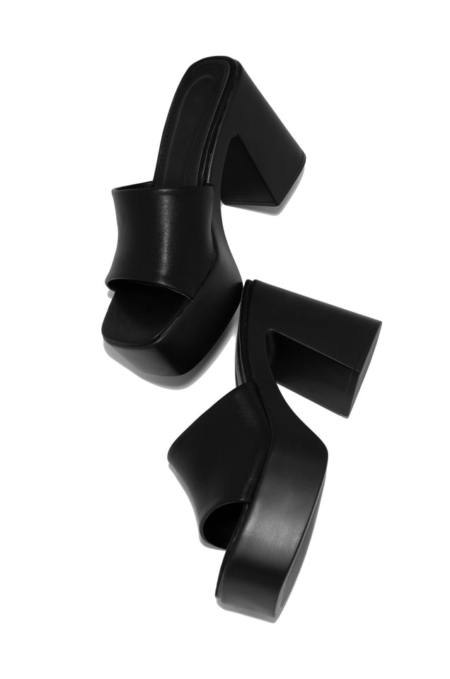 Load image into Gallery viewer, Black Slip On Heel 

