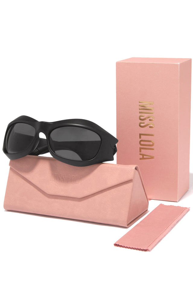 Load image into Gallery viewer, All black Sunglasses with Case
