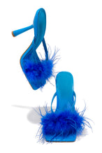 Load image into Gallery viewer, Blue Slip On Heel With Faux Feathers
