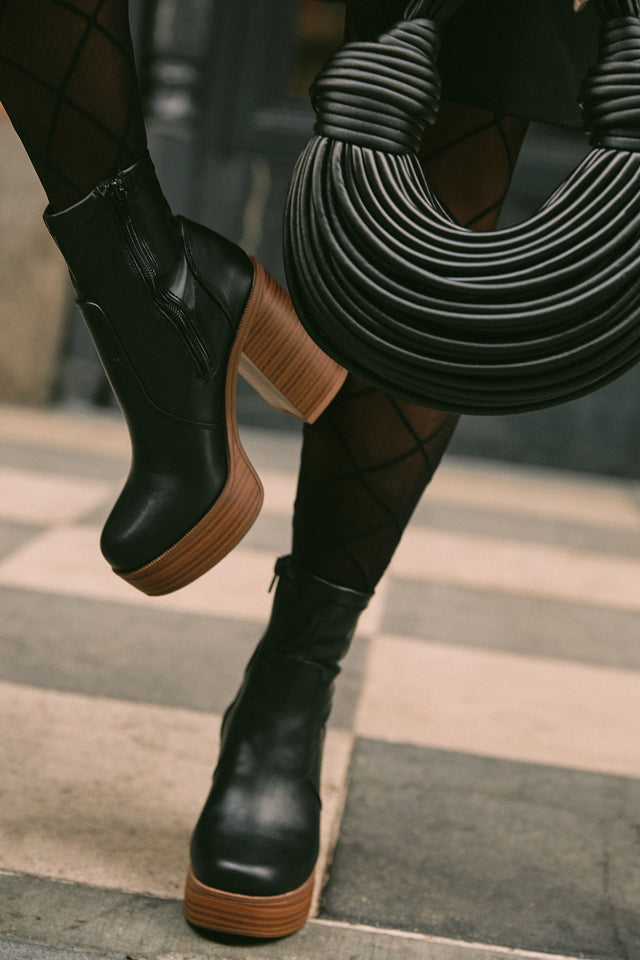 Load image into Gallery viewer, Aspen Block Heel Platform Ankle Boots - Black
