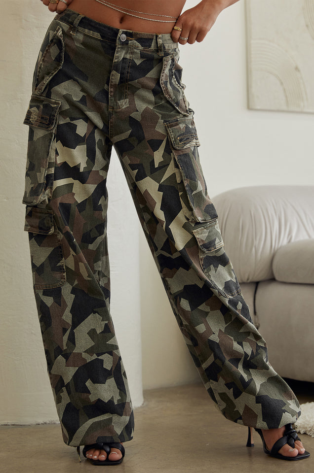 Load image into Gallery viewer, Camo Pants
