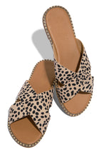 Load image into Gallery viewer, Flat Gold-Tone Studs On Sole
