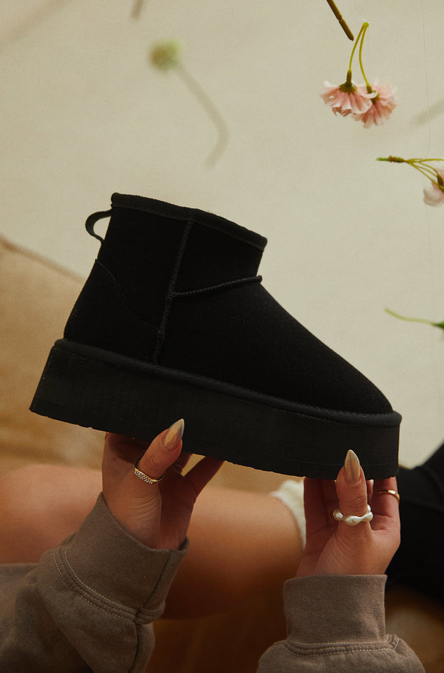 Load image into Gallery viewer, Black Platform Bootie
