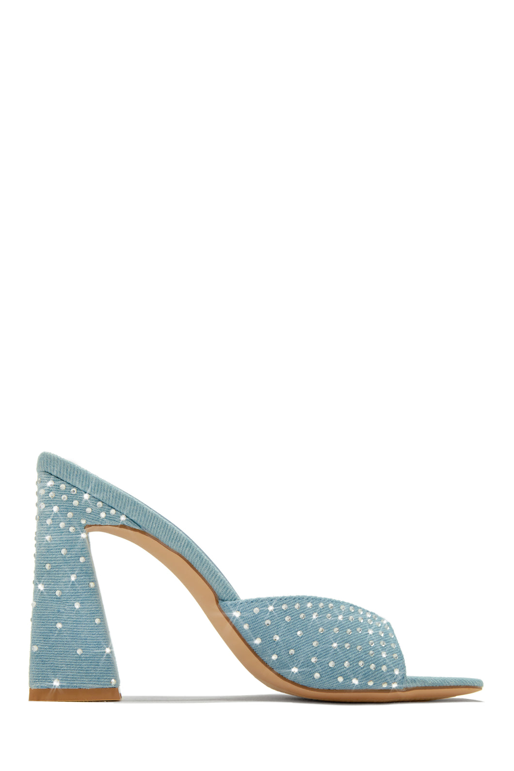 perfect denim heel with comfortable chunky heel perfect for any occasion and vacation