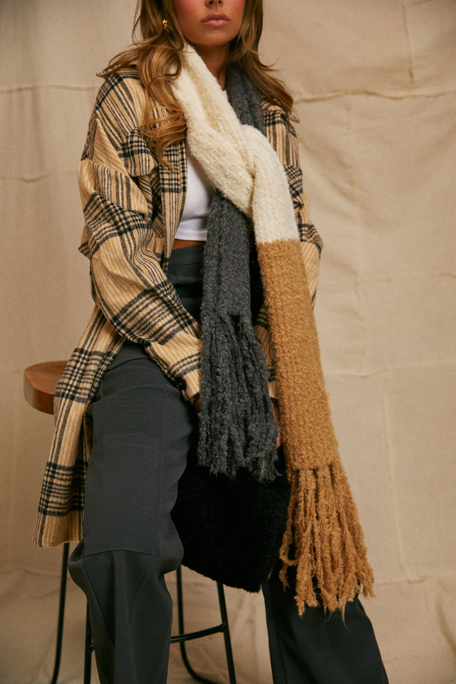 Load image into Gallery viewer, Women Wearing Scarf
