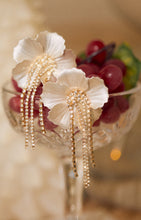 Load image into Gallery viewer, Pearl abd Gold Floral Earring

