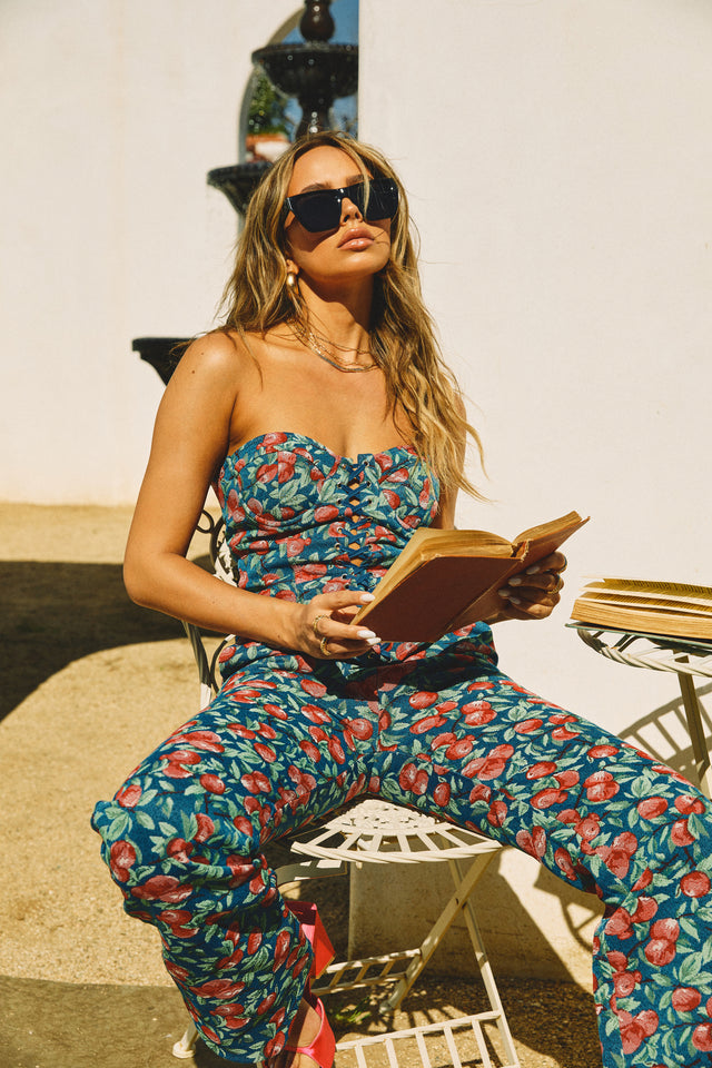 Load image into Gallery viewer, Model Sitting Wearing Matching Set
