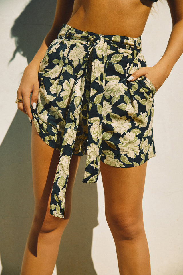 Load image into Gallery viewer, Floral Printed Woven Shorts
